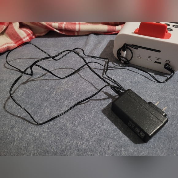 Hello Kitty iHome Clock - Picture 3 of 3